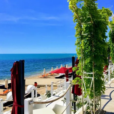 Апартамент Sunny Near The Beach Златни пясъци
