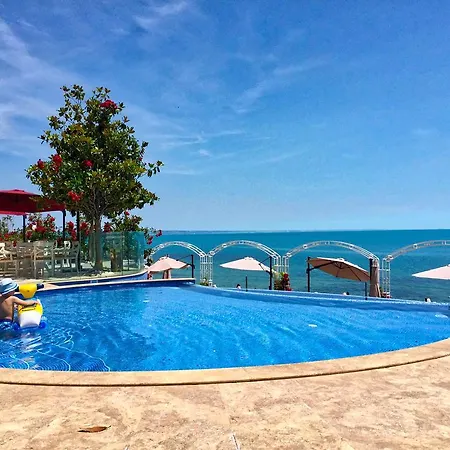 Апартамент Sunny Near The Beach *