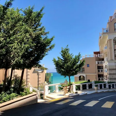 Sunny Near The Beach Златни пясъци