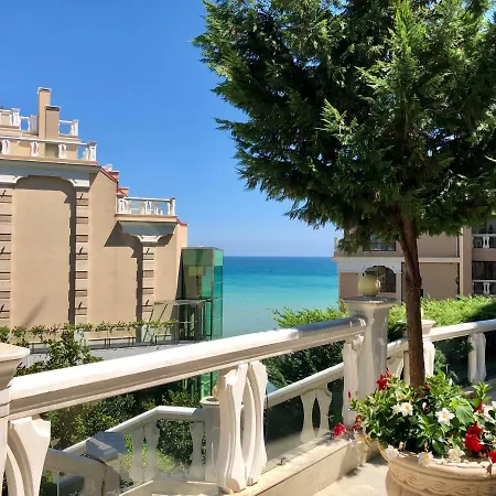Sunny Near The Beach Апартамент
