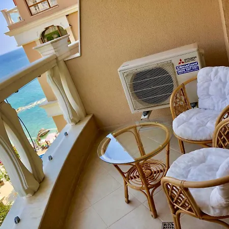 Sunny Near The Beach Златни пясъци