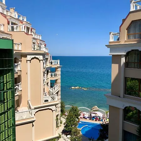 Sunny Near The Beach Златни пясъци