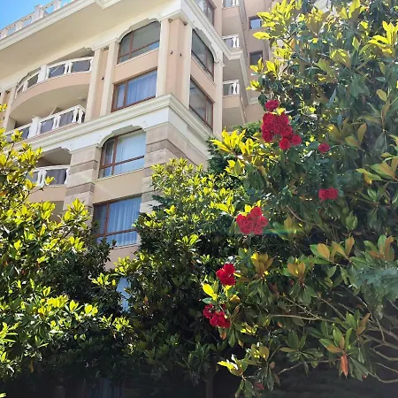 Апартамент Sunny Near The Beach Златни пясъци
